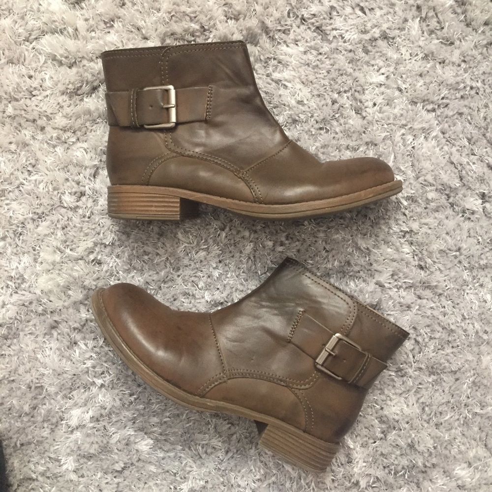 Reaction Kenneth Cole Short Brown Ankle Boots